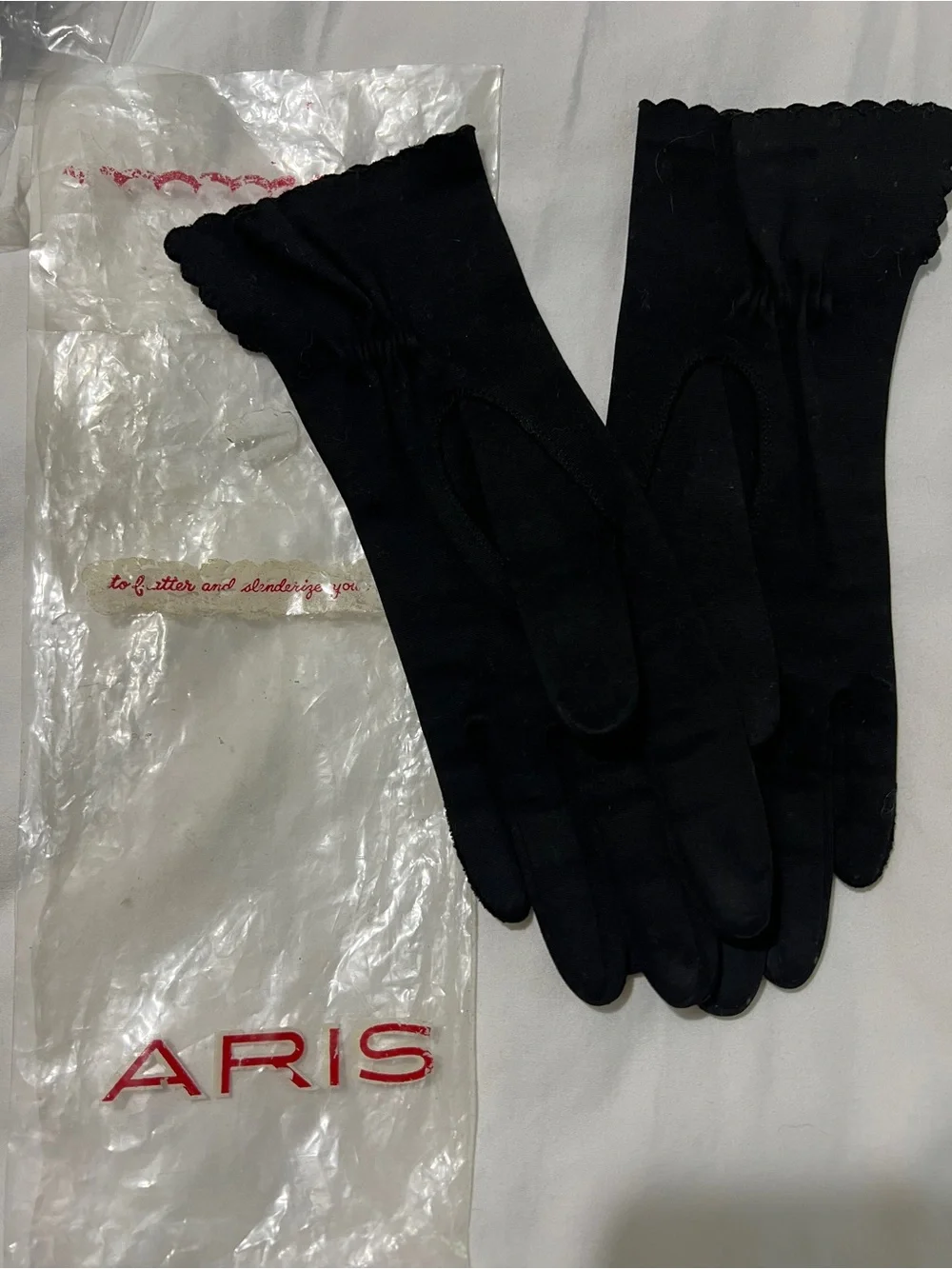 Vintage 50s-60s Aris Black Scalloped Sueded Cotton Gloves Size 6.5